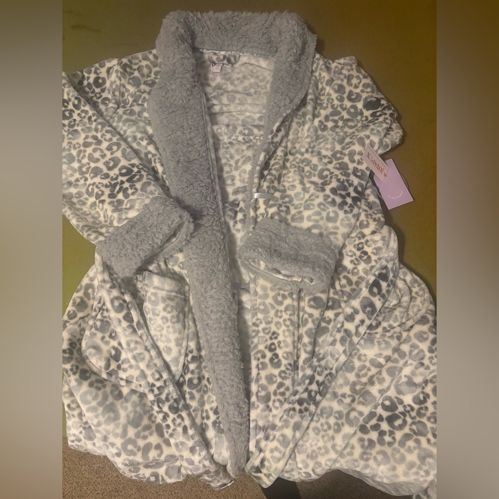 JOYSPUN leopard print robe - NWT